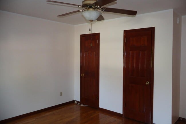 Building Photo - 17 Bronxville Ln