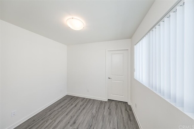 Building Photo - 9124 Huntington Dr