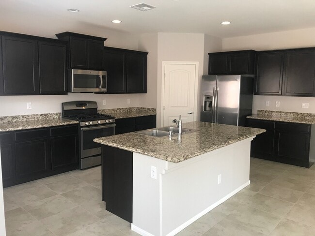 Building Photo - Beautiful DR Horton Home in Centennial Hil...
