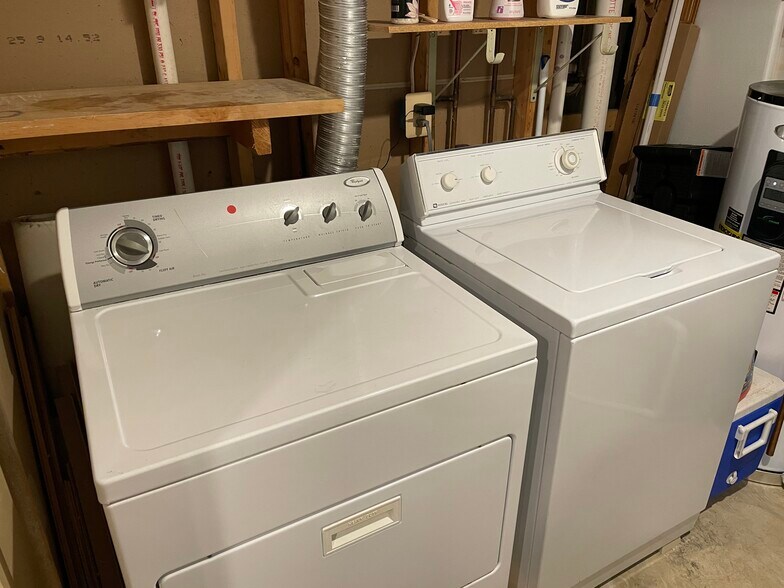 Building Photo - 12134 Salemtown Dr