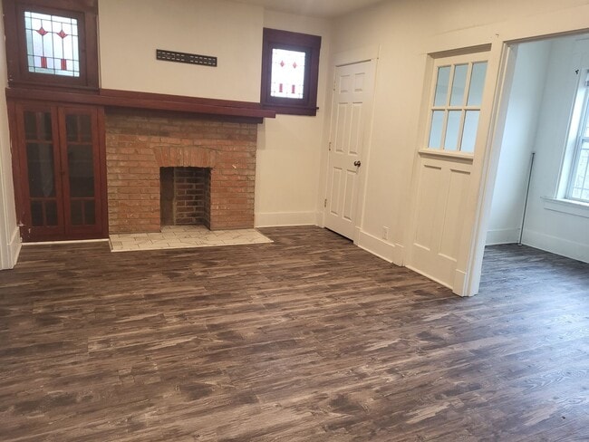 Building Photo - 315-315 Birmingham Ave