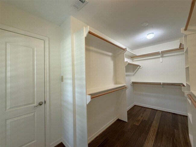 Building Photo - 5007 Shady Nook Ct