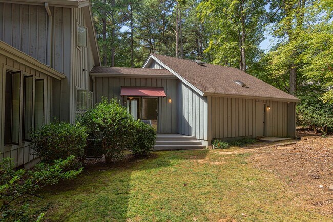 Building Photo - This Home is a Hole in One!