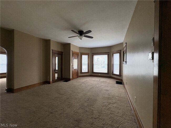 Building Photo - 404 3rd St NW