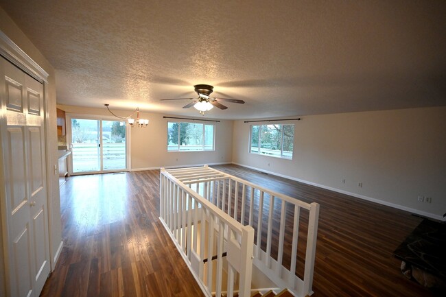 Building Photo - 4 bed 2 bath in Sequim, nice mountain view!