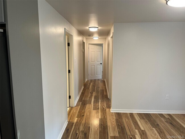 Building Photo - 24 Bonticou View Dr