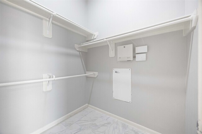 Building Photo - 15018 Summer Knoll Ln