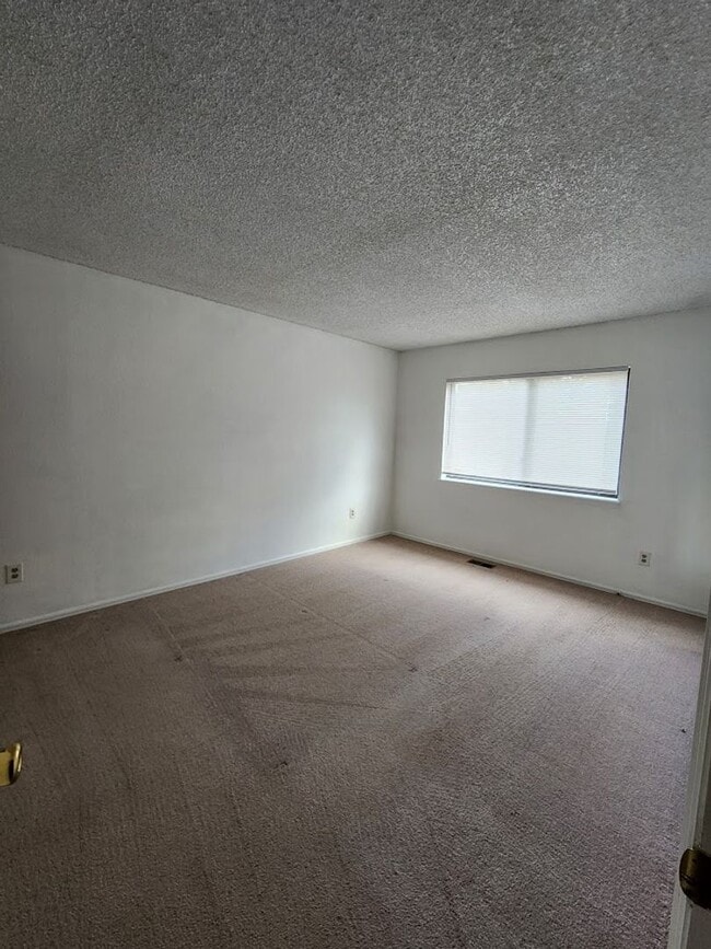 Building Photo - Long Realty & Property Management, LLC - 3...