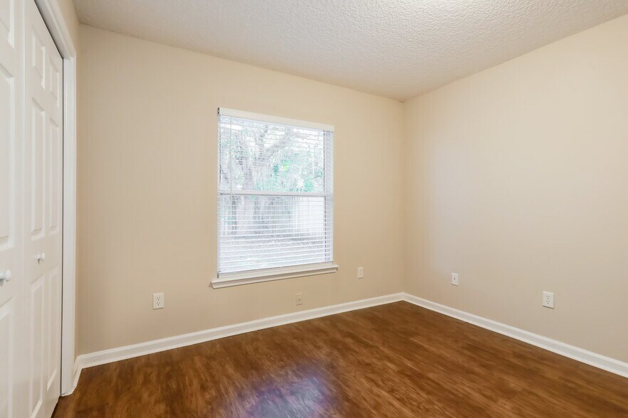 Building Photo - 1563 Bay Harbor Dr