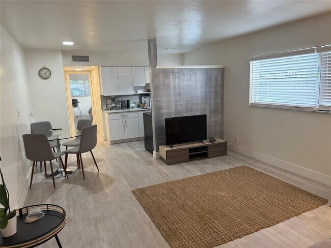 Building Photo - 1638 Plunkett St