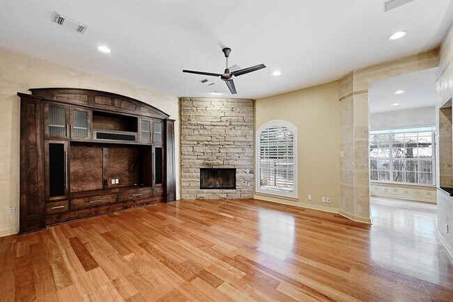 Building Photo - 11208 South Bay Ln