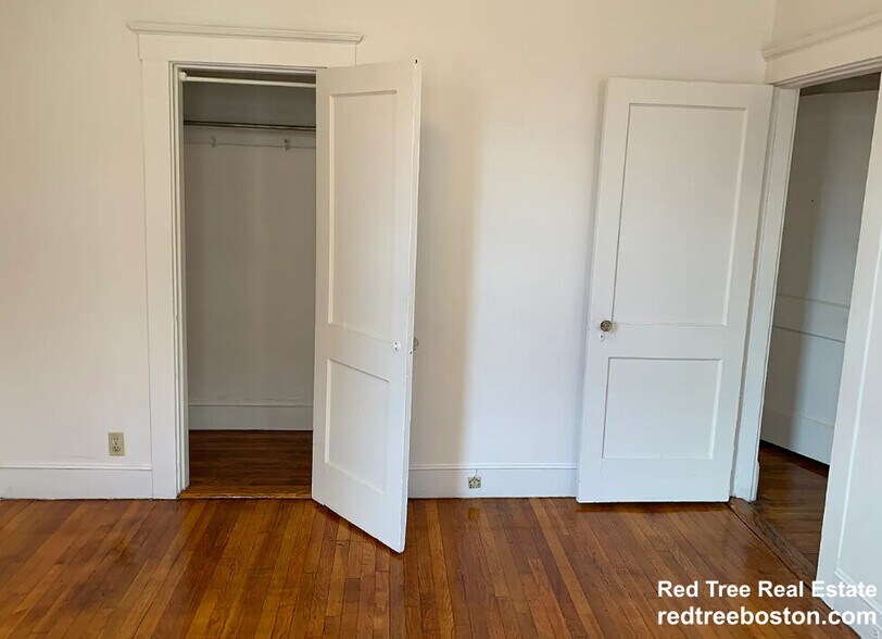 Building Photo - 11 Scottfield Rd