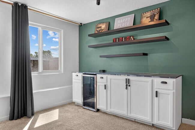 Building Photo - 1396 S Lukas Ln