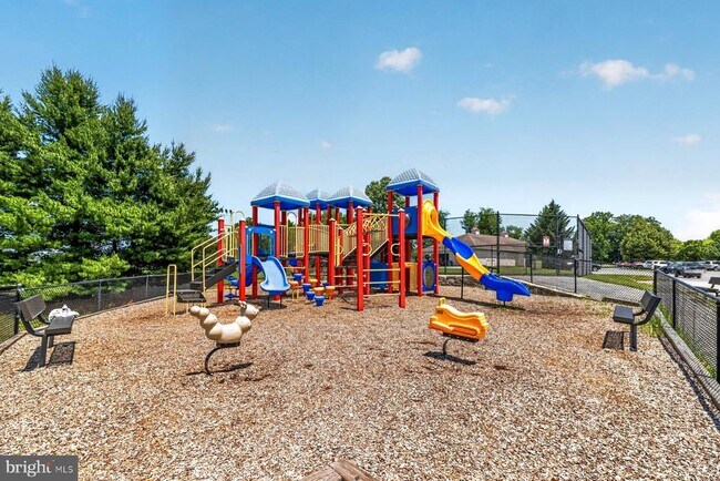 Building Photo - 2111 Ganton Green