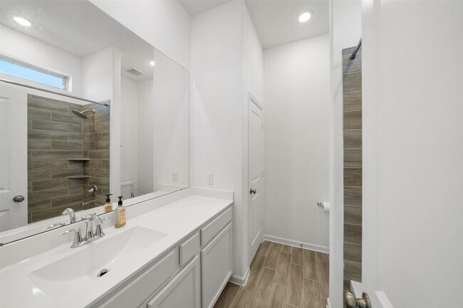 Building Photo - 11107 Willamer St