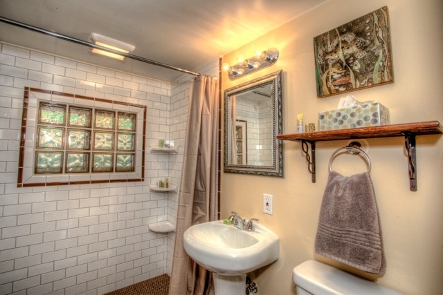 Building Photo - 560 Riceville Rd