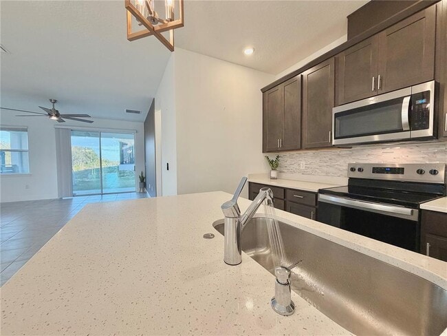 Building Photo - 2104 Axel St