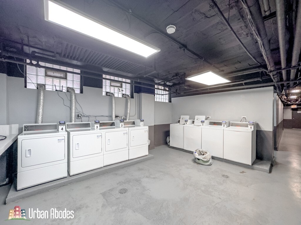 Building Photo - 503 W Belmont Ave