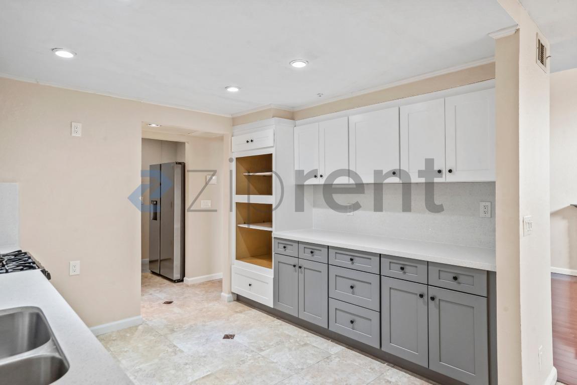 Building Photo - 5968 Show Terrace