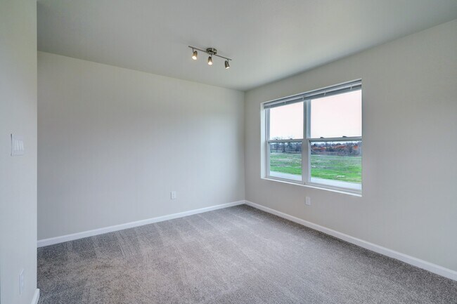 Building Photo - 155 Plez Morgan Dr