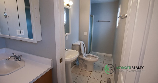 Building Photo - Gorgeous 4 Bedroom, 4 Bathroom Home Availa...