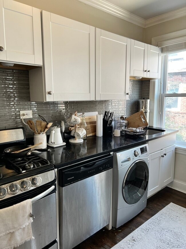 Building Photo - 918 Green Bay Rd