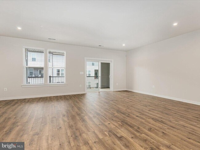 Building Photo - 44485 Wolfhound Sq