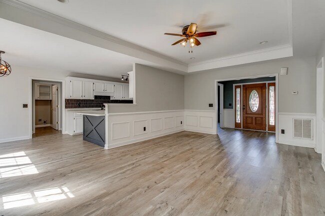 Building Photo - 402 Plantation Pointe Dr