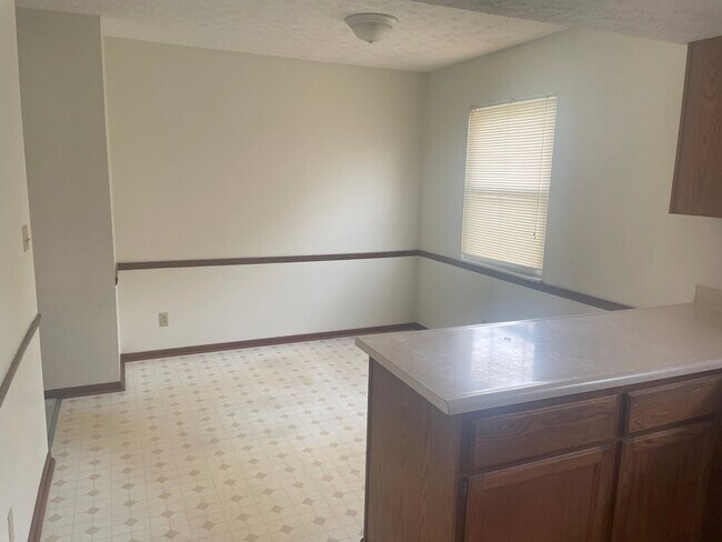 Building Photo - 6225 Willowcrest Dr