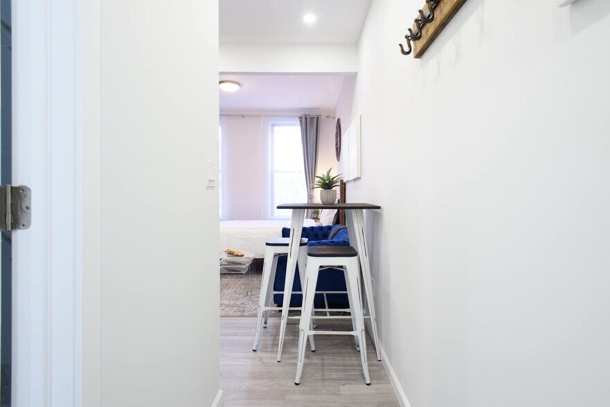 Building Photo - 240e E 75th St