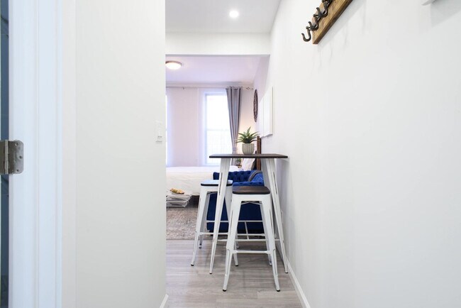 Building Photo - 240e E 75th St