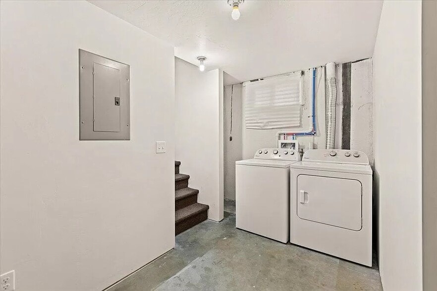 Building Photo - 2414 Eaton St