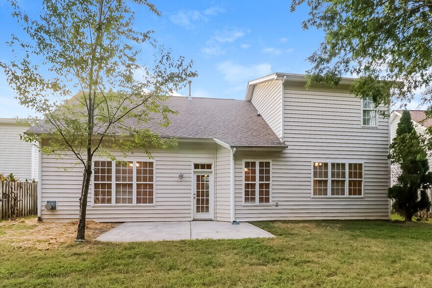 Building Photo - 15541 De Havilland Dr