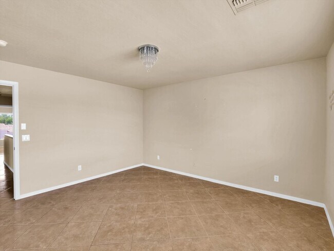 Building Photo - stunning 4-bedroom, 2-bathroom home