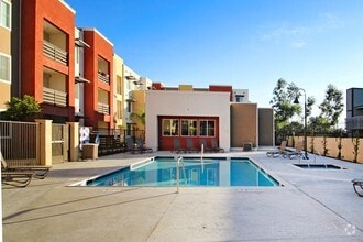 Swimming Pool - 807 West