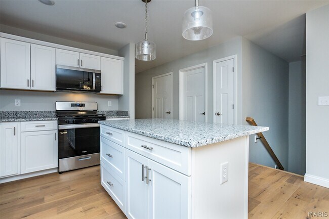 Building Photo - 652 N Kansas St