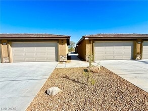 Building Photo - 2560 E Ambush St