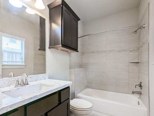 Building Photo - 5323 Kiam St