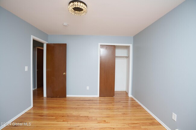 Building Photo - 35 McAlpin St