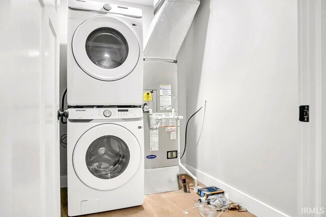 Building Photo - 1112 N Woodburn Ave