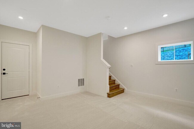 Building Photo - 9418 Dandelion Dr