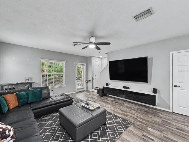 Building Photo - 4842 Chatterton Way