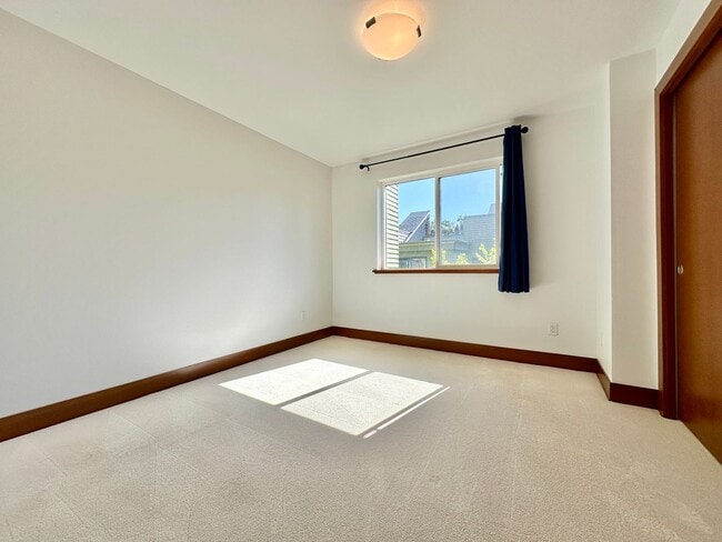 Building Photo - Stunning Townhome for Lease  in Seattle’s ...