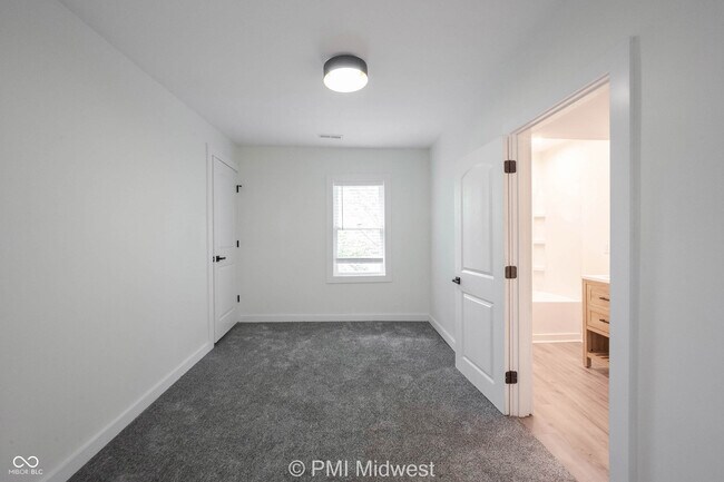 Building Photo - 426 N Bradley Ave