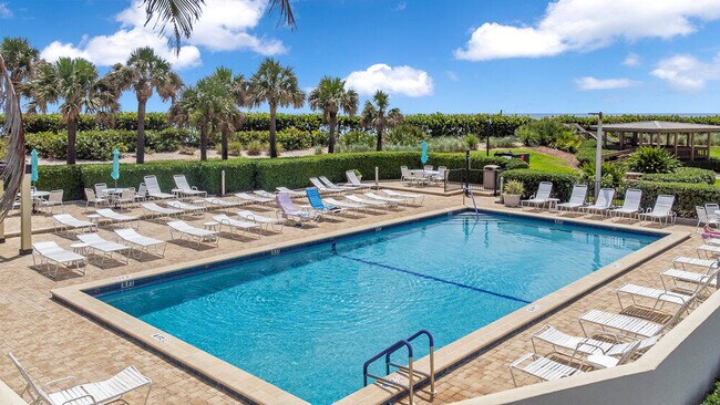 Building Photo - 9550 S Ocean Dr
