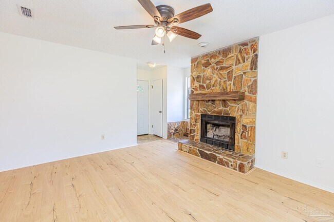Building Photo - 6242 Ridgegate Cir