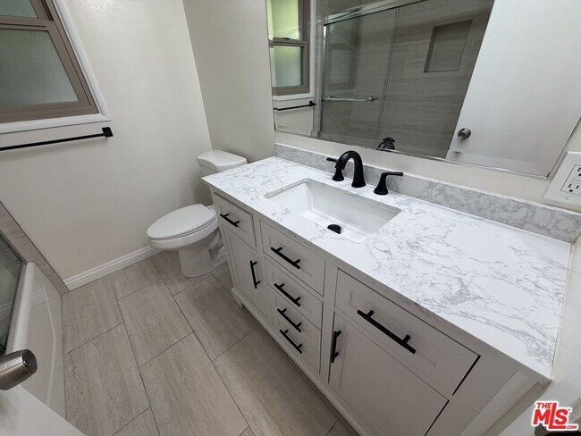 Building Photo - 4850 Excelente Dr