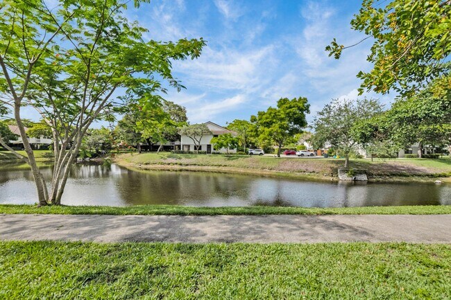 Building Photo - 7690 Lago Del Mar Dr