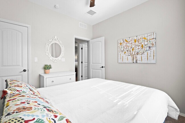 Building Photo - 14605 Christian Castle