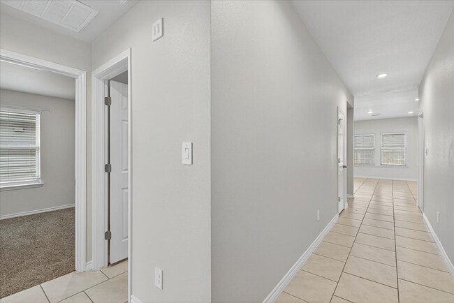 Building Photo - 3909 Shiva Dr